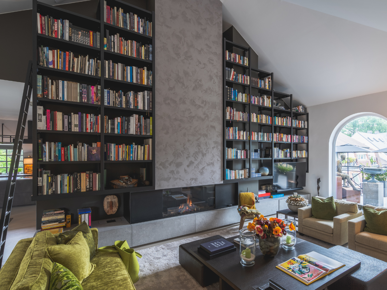 Maatkasten en bibliotheekmeubel door Interhaus